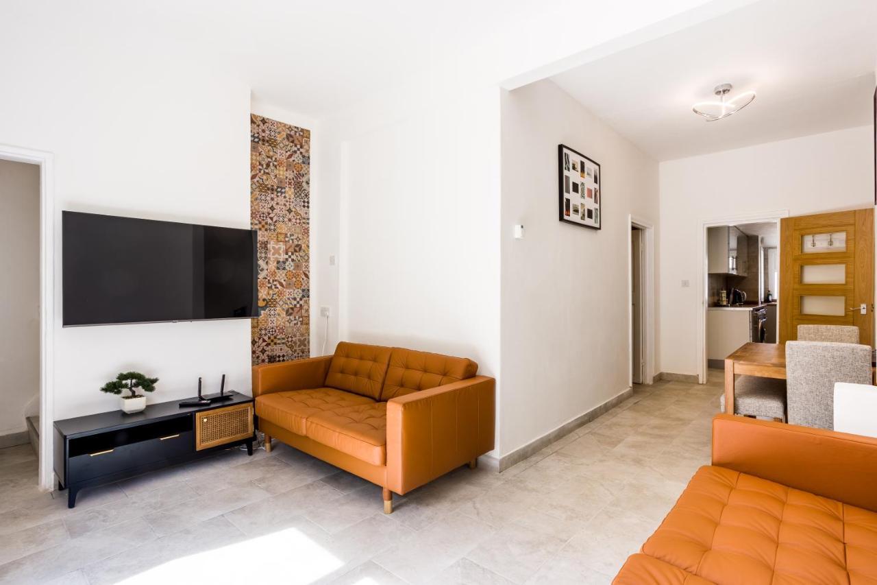 4 Bedroom House With Garden, Parking & 3 Mins Walking Distance From Train Station London Bagian luar foto