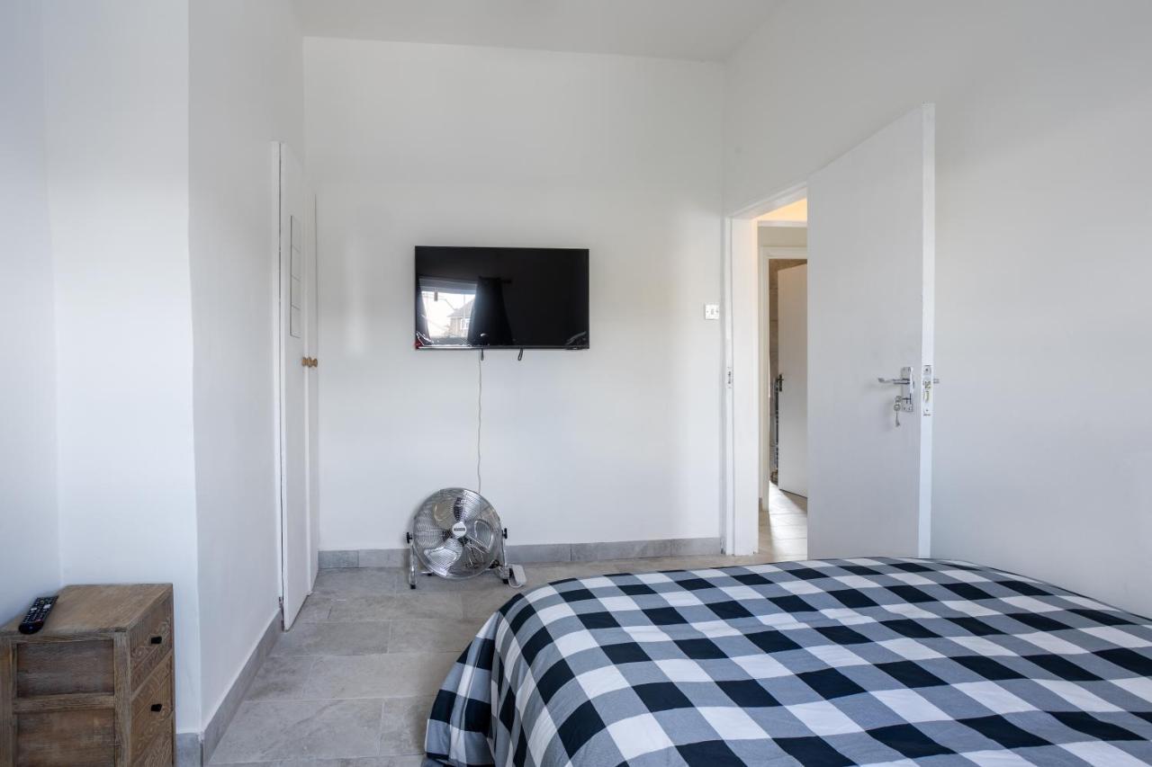 4 Bedroom House With Garden, Parking & 3 Mins Walking Distance From Train Station London Bagian luar foto