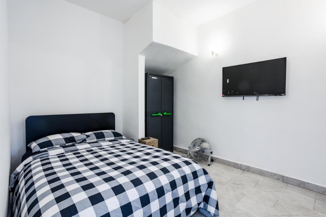 4 Bedroom House With Garden, Parking & 3 Mins Walking Distance From Train Station London Bagian luar foto