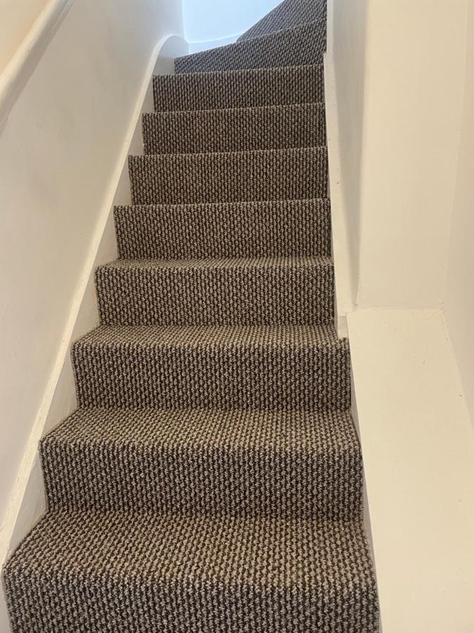 4 Bedroom House With Garden, Parking & 3 Mins Walking Distance From Train Station London Bagian luar foto