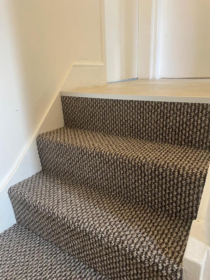 4 Bedroom House With Garden, Parking & 3 Mins Walking Distance From Train Station London Bagian luar foto